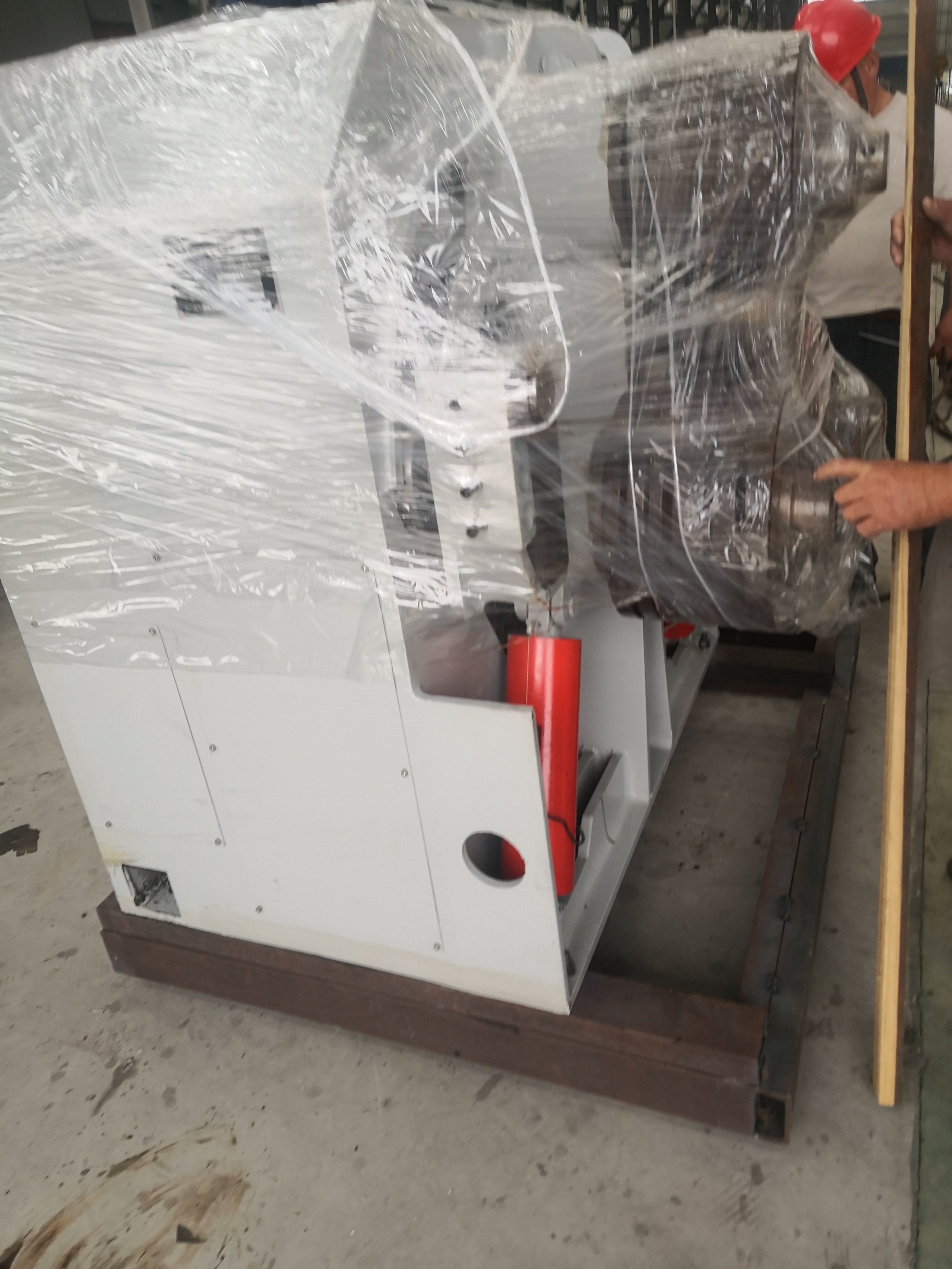 Máquina dobladora de perfiles de aluminio CNC hidráulica eficiente